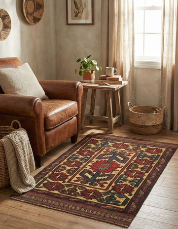 2' 8 x 4' 6 Hand Knotted Sumak Wool Rug