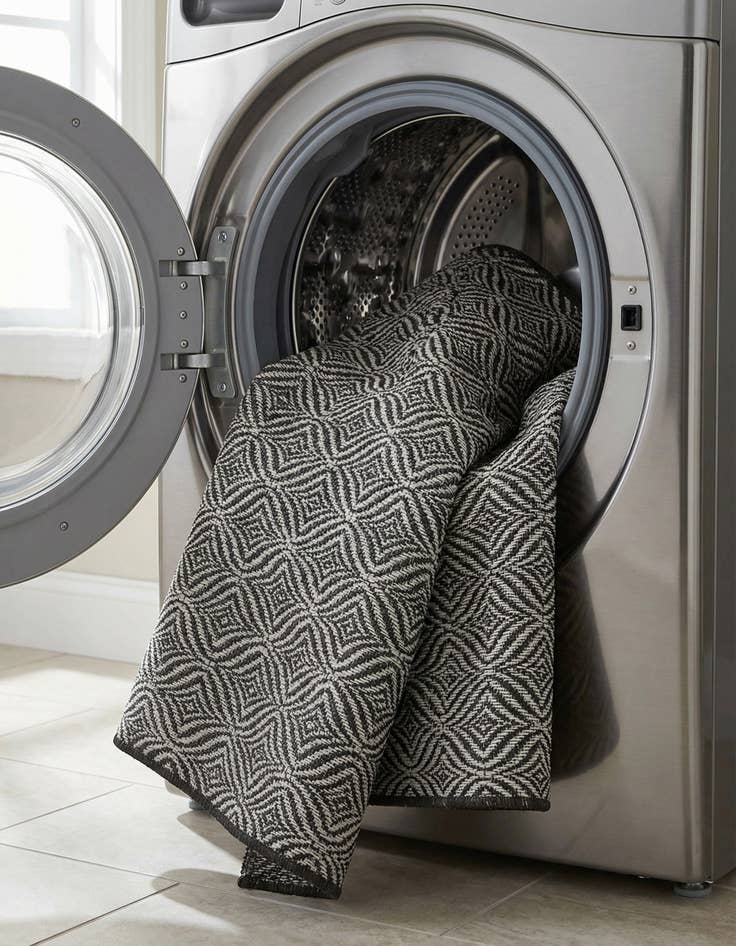 Detail image of 5' 3 x 7'  Washable Trellis Indoor / Outdoor Rug