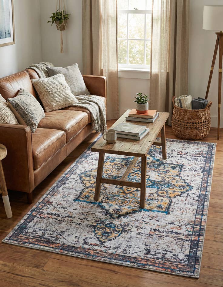 Detail image of 3' 3 x 5' 3  Washable Renaissance Rug