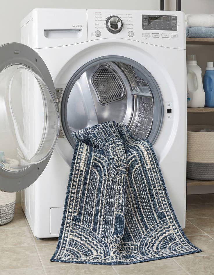 Detail image of  2' x 4'  Washable Traditional Indoor / Outdoor Runner Rug