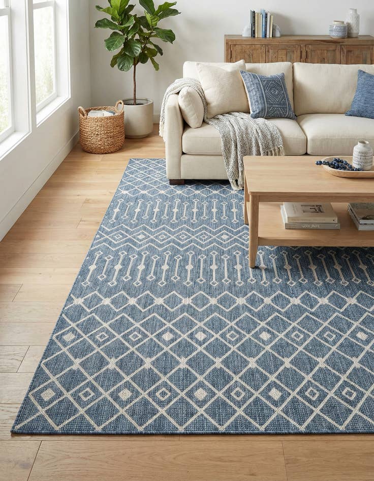 Detail image of 10' x 13' Easy-Clean Trellis Indoor / Outdoor Rug