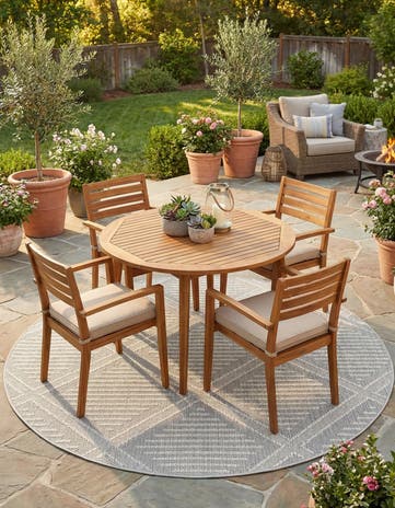 7' 10 x 7' 10 Easy-Clean Lattice Indoor / Outdoor Round Rug