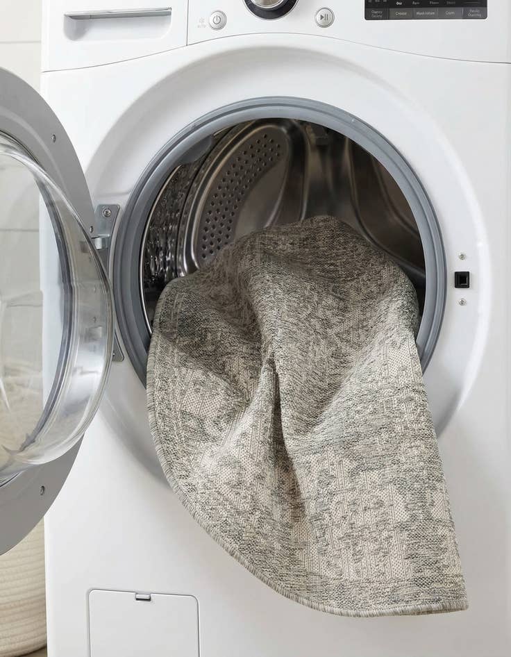 Detail image of 4' x 4'  Washable Jill Zarin Dubai Indoor / Outdoor Round Rug