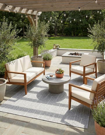 5' 3 x 8' Easy-Clean Lattice Indoor / Outdoor Rug