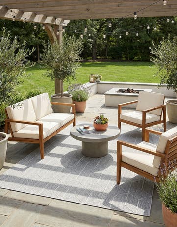5' 3 x 8' Easy-Clean Lattice Indoor / Outdoor Rug