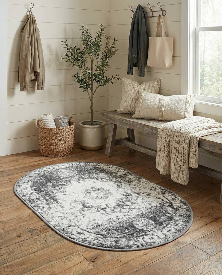 Detail image of 2' x 3' Veneto Oval Rug