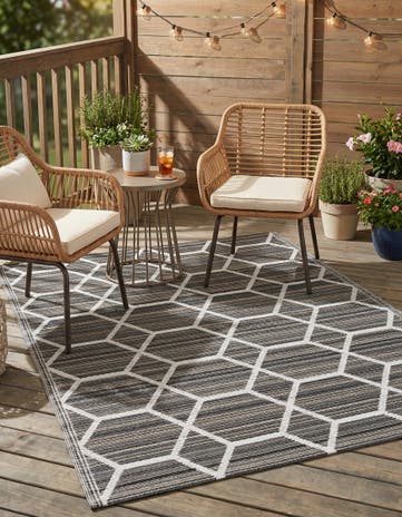 Gray Easy-Clean Vista Breeze Indoor / Outdoor Rug