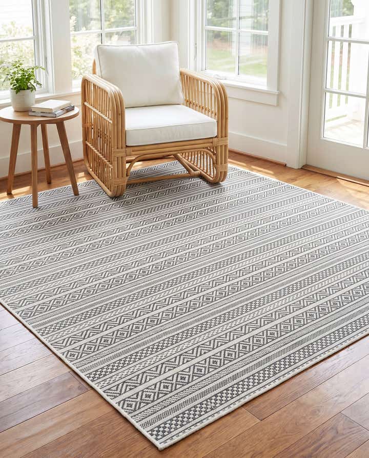 5' 3 x 5' 3 Easy-Clean Ribbon Indoor / Outdoor Square Rug