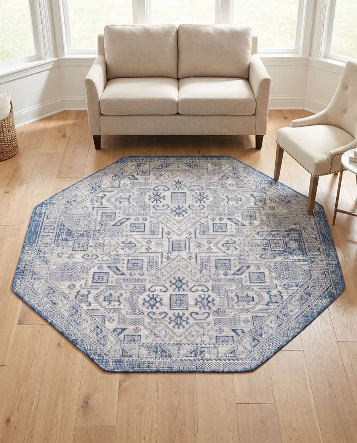 5' 3 x 5' 3 Easy-Clean Aztec Indoor / Outdoor Octagon Rug