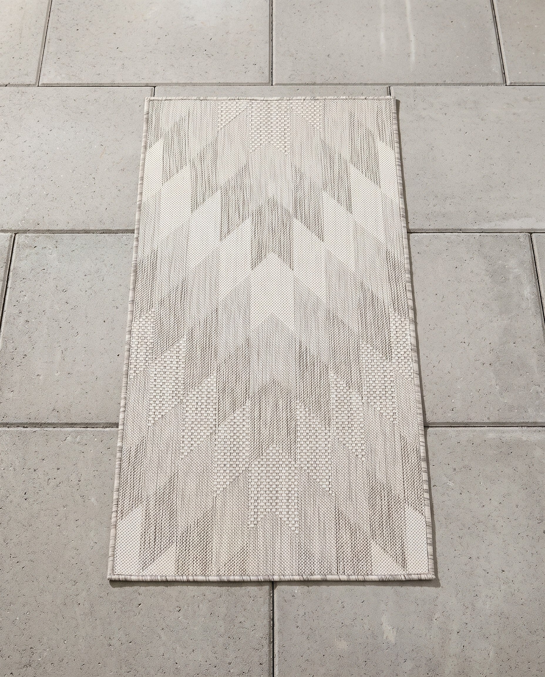 2' x 4' Easy-Clean Modern Indoor / Outdoor Runner Rug