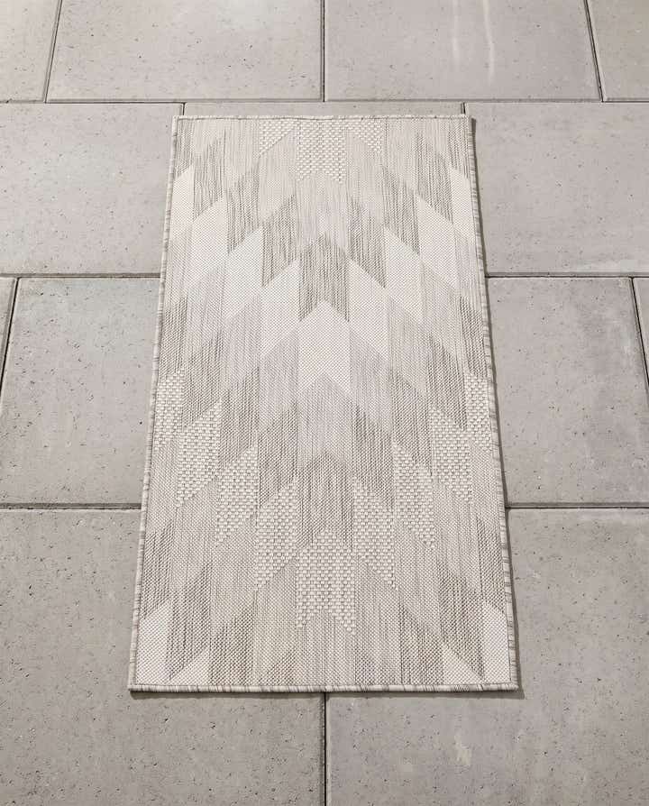 2' x 4' Easy-Clean Modern Indoor / Outdoor Runner Rug
