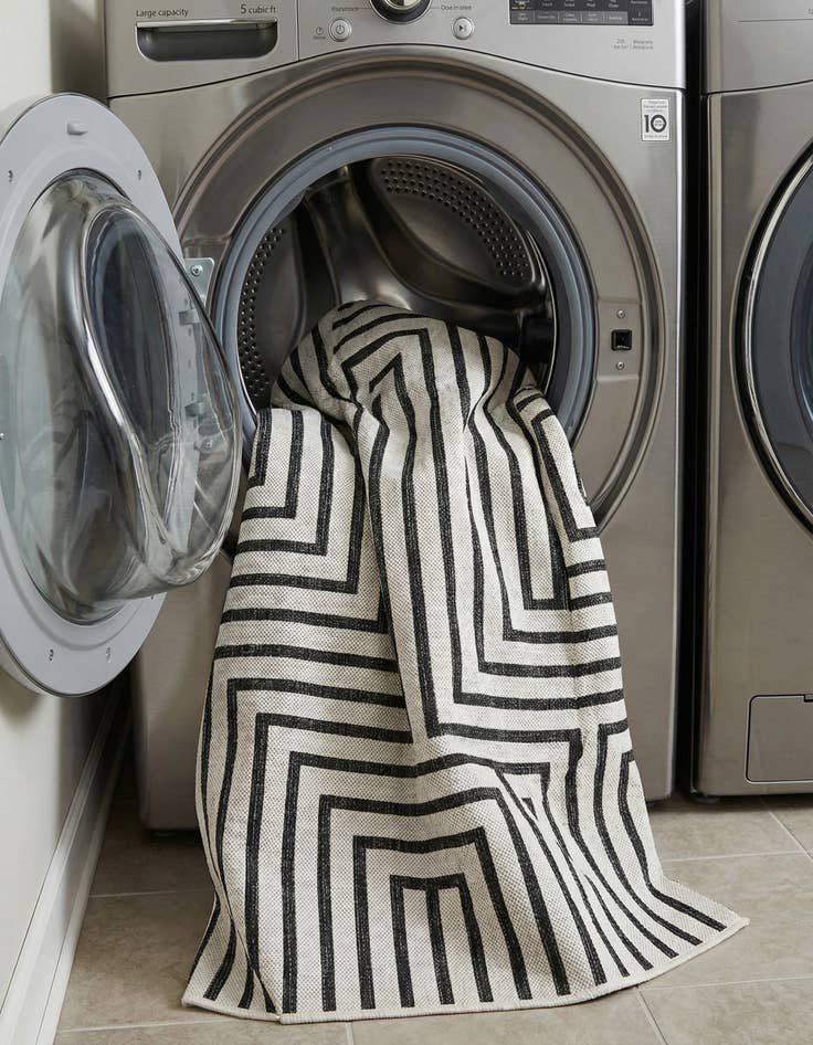 Detail image of  5' 3 x 8'  Washable Modern Indoor / Outdoor Rug