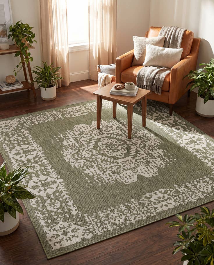 Detail image of 7' 10 x 7' 10 Easy-Clean Traditional Indoor / Outdoor Square Rug