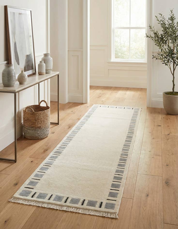 Detail image of 2' 8 x 9' 8  Hand Knotted Darya Wool Runner Rug