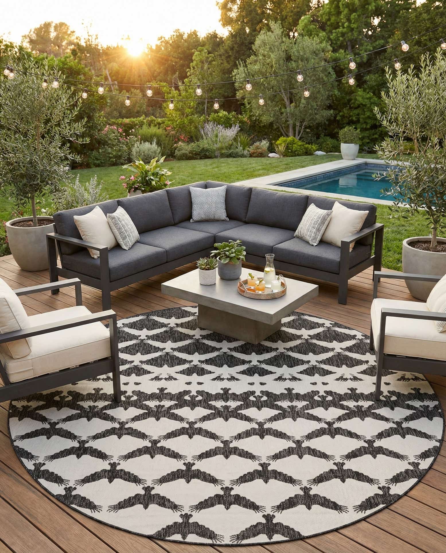 10' x 10' Easy-Clean Modern Indoor / Outdoor Round Rug