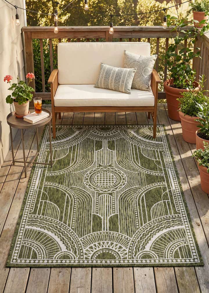 4' x 6' Easy-Clean Traditional Indoor / Outdoor Rug