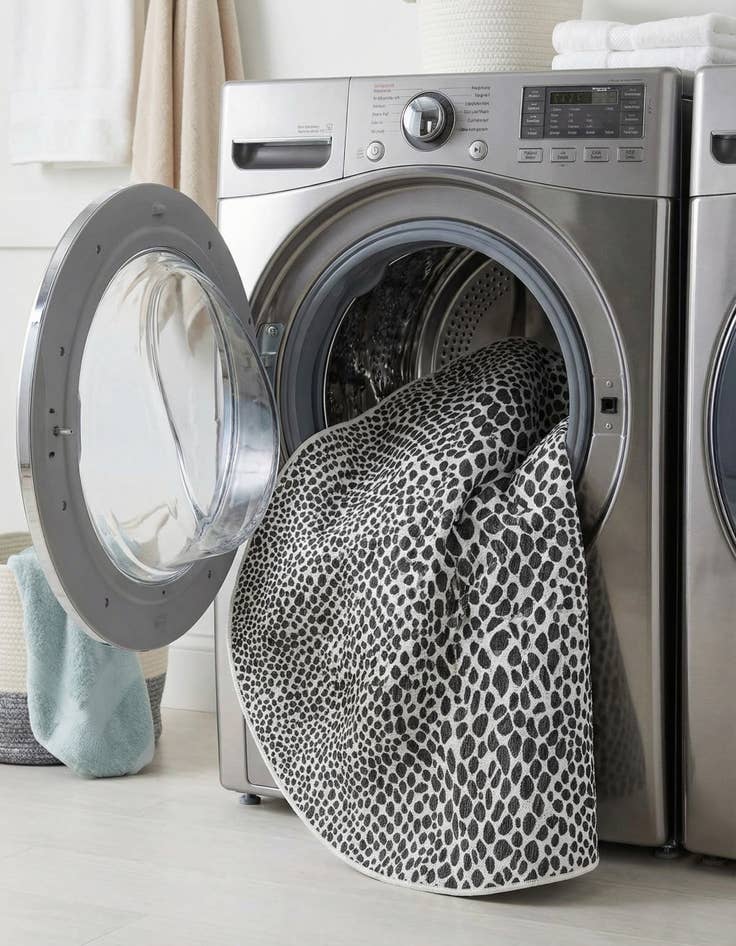 Detail image of 7' 10 x 7' 10  Washable Jill Zarin Cape Town Indoor / Outdoor Round Rug