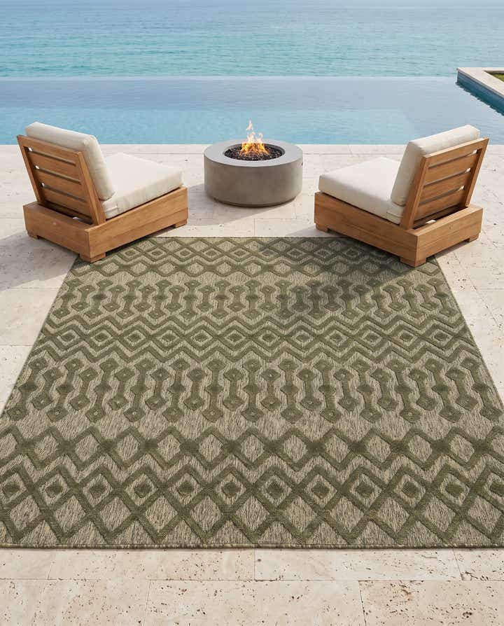 7' 10 x 7' 10 Easy-Clean Trellis Textured Indoor / Outdoor Square Rug