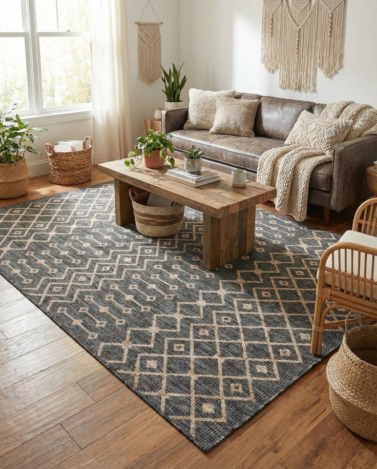 Detail image of 6' x 9' Easy-Clean Lattice Indoor / Outdoor Rug