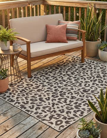 Light Gray Easy-Clean Safari Indoor / Outdoor Rug
