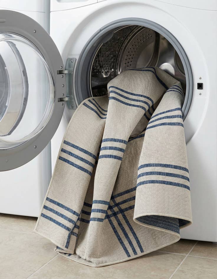 Detail image of 7' x 10'  Washable Jill Zarin Anguilla Indoor / Outdoor Rug