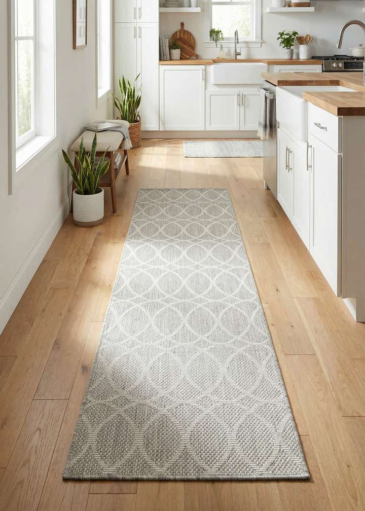 2' x 8' Easy-Clean Trellis Indoor / Outdoor Runner Rug