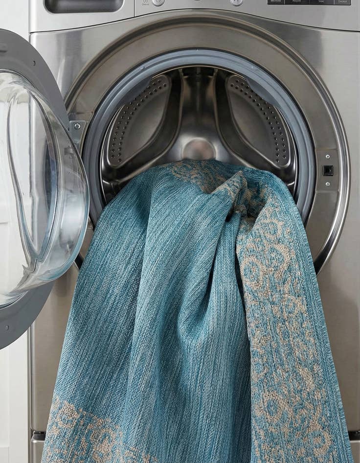 Detail image of 6' x 9'  Washable Border Indoor / Outdoor Rug