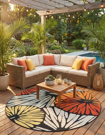 7' 10 x 7' 10 Easy-Clean Casablanca Indoor / Outdoor Round Rug