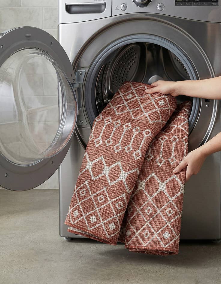 Detail image of  4' x 5' 6  Washable Lattice Indoor / Outdoor Rug