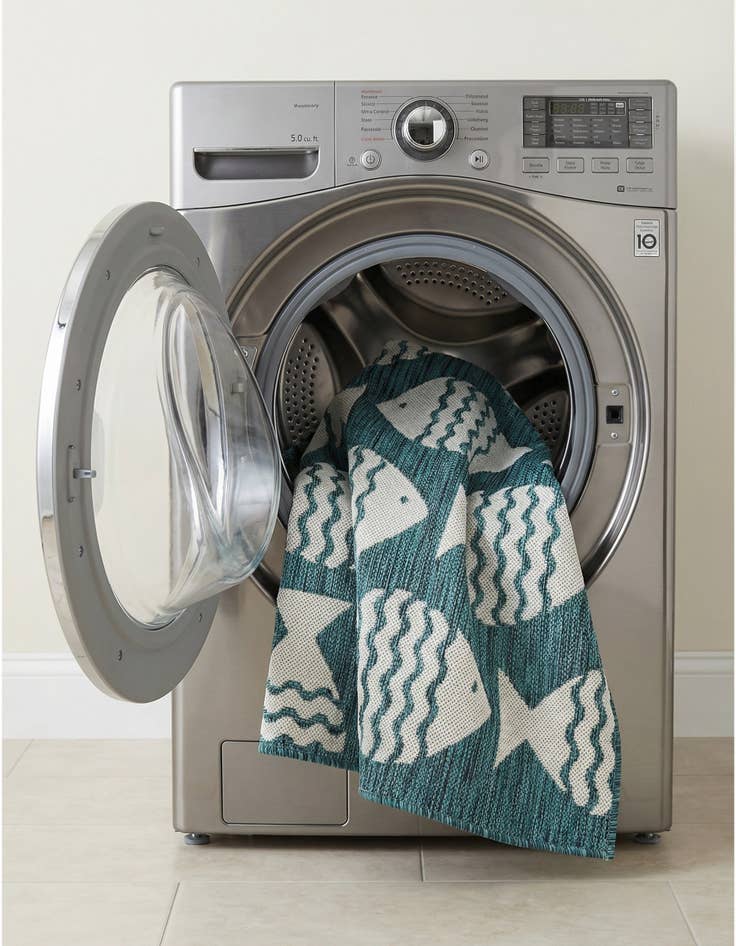 Detail image of 4' 1 x 6' 1  Washable Coastal Indoor / Outdoor Rug