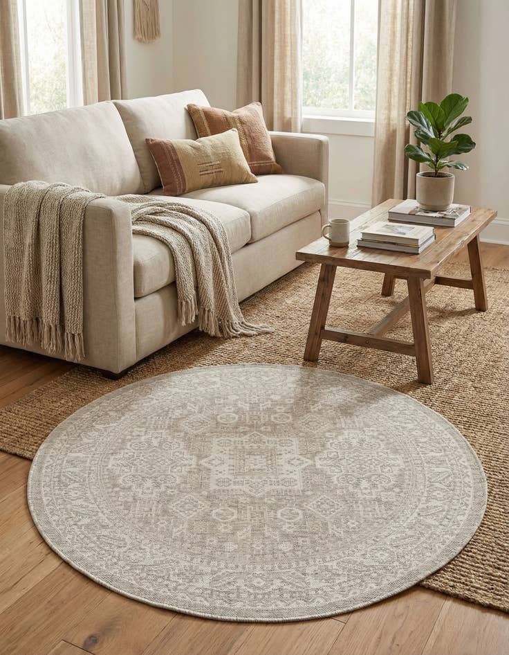 Detail image of 5' 3 x 5' 3  Washable Aztec Indoor / Outdoor Round Rug