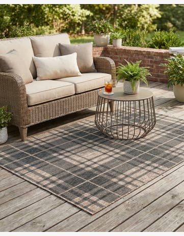 4' x 6' Easy-Clean Checkered Indoor / Outdoor Rug