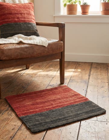 1' 5 x 1' 6 Hand Woven Pillow Wool Square Rug