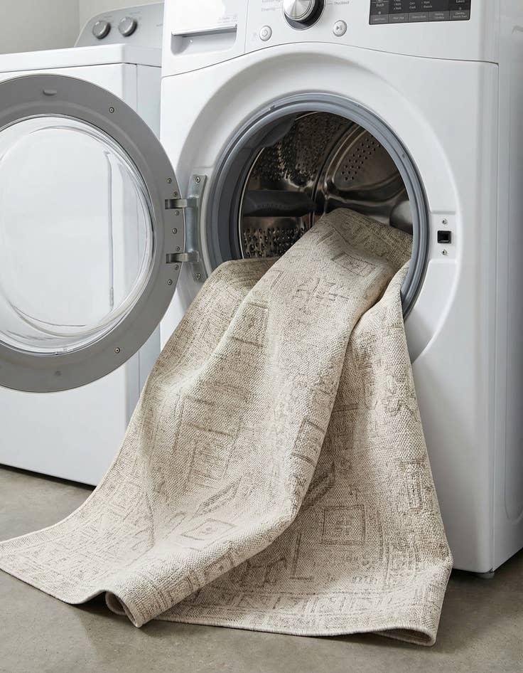 Detail image of 6' x 9'  Washable Aztec Indoor / Outdoor Rug