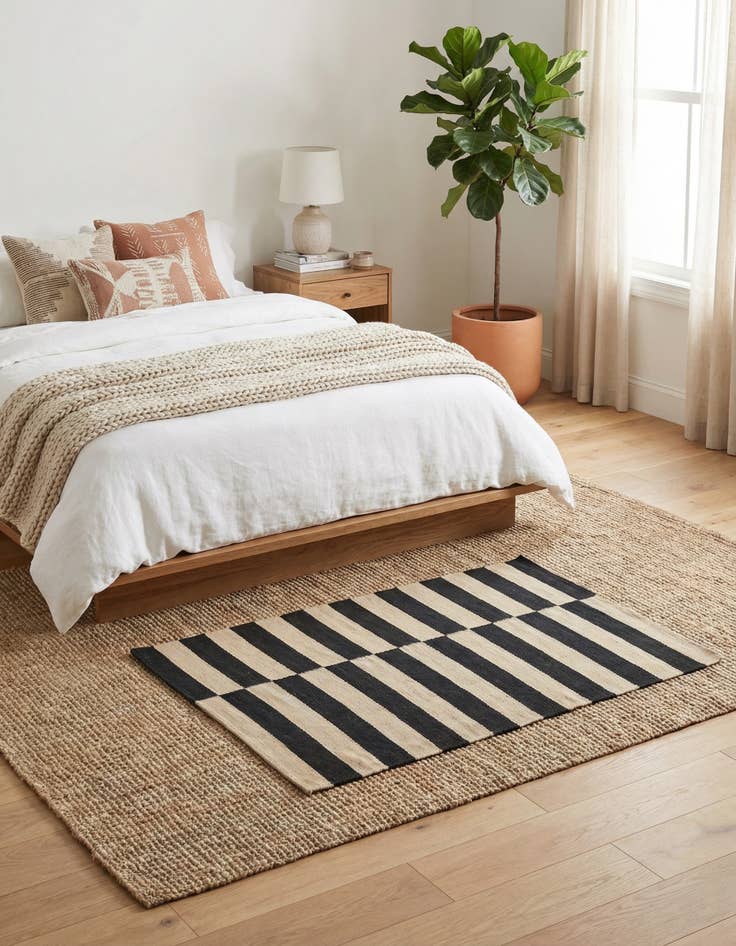 Detail image of 2' 7 x 4'  Hand Woven Kilim Modern Wool Rug