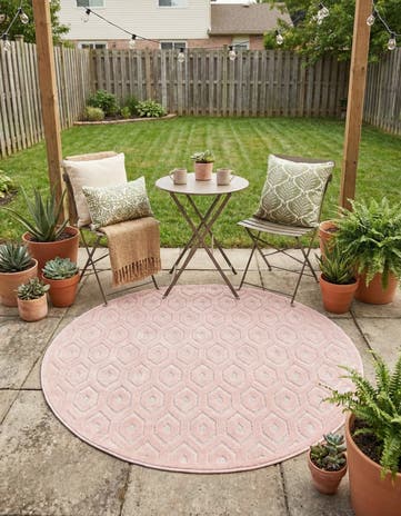 5' 3 x 5' 3 Easy-Clean Trellis Textured Indoor / Outdoor Round Rug