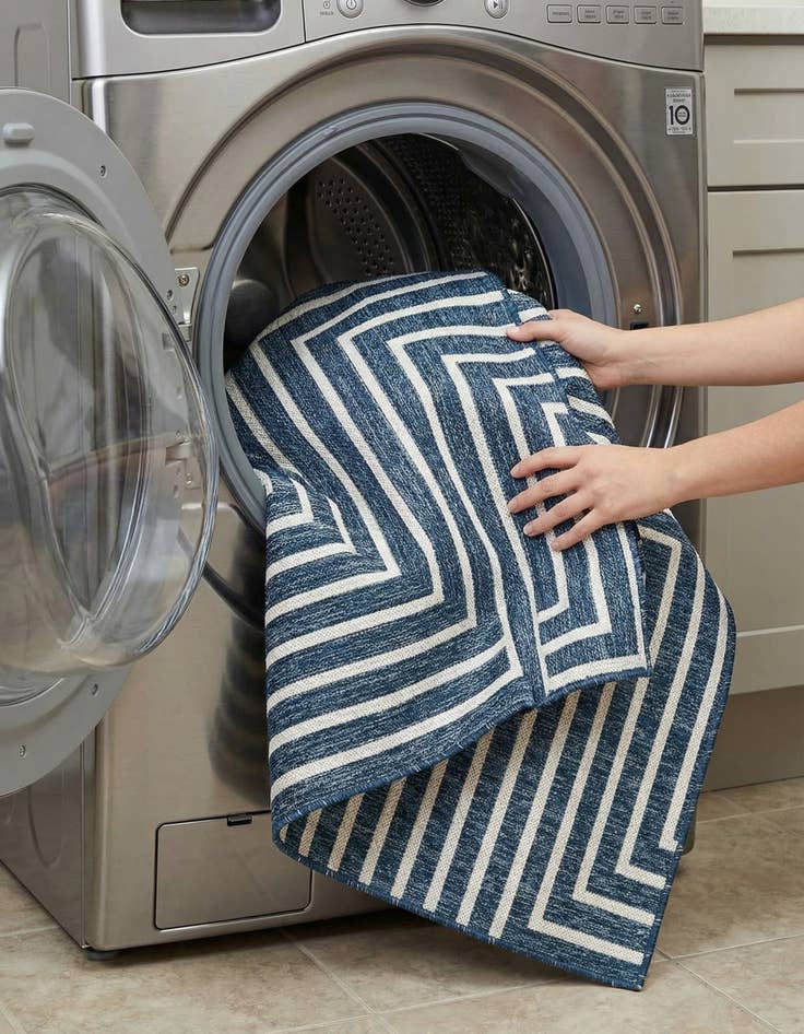 Detail image of 7' 10 x 7' 10  Washable Modern Indoor / Outdoor Square Rug