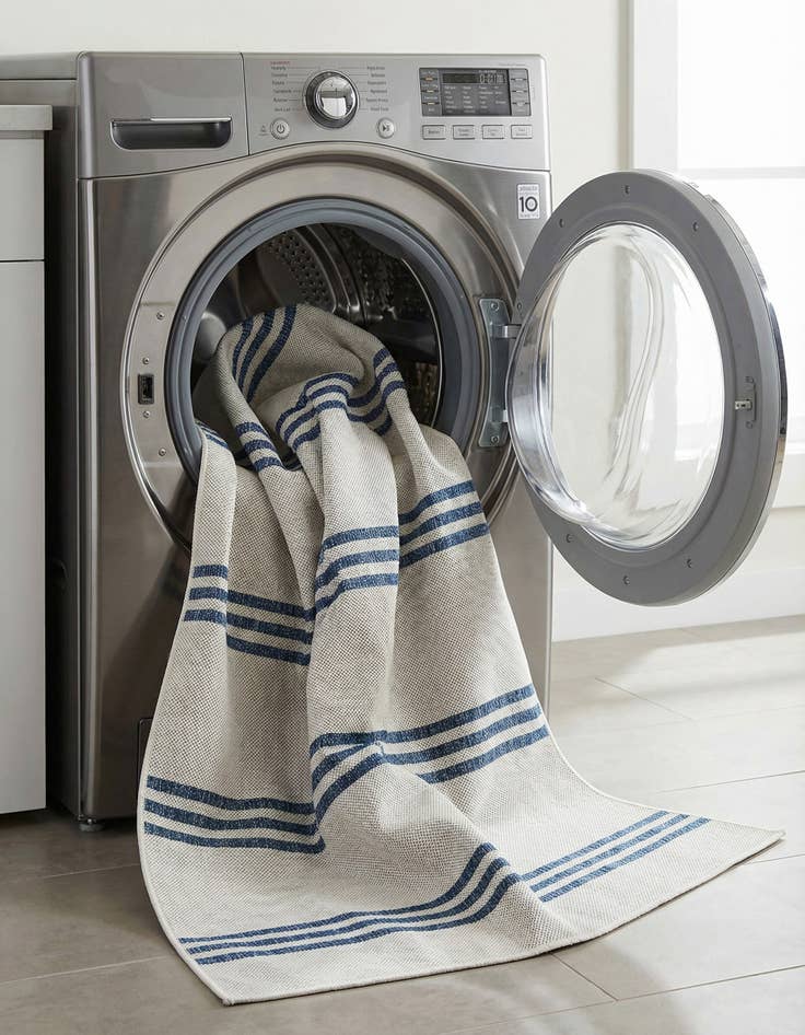 Detail image of 5' 3 x 8'  Washable Jill Zarin Anguilla Indoor / Outdoor Rug