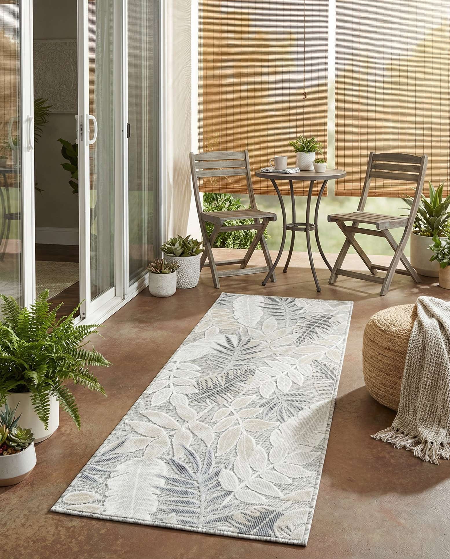 2' 2 x 5' 3 Easy-Clean Botanical Indoor / Outdoor Runner Rug