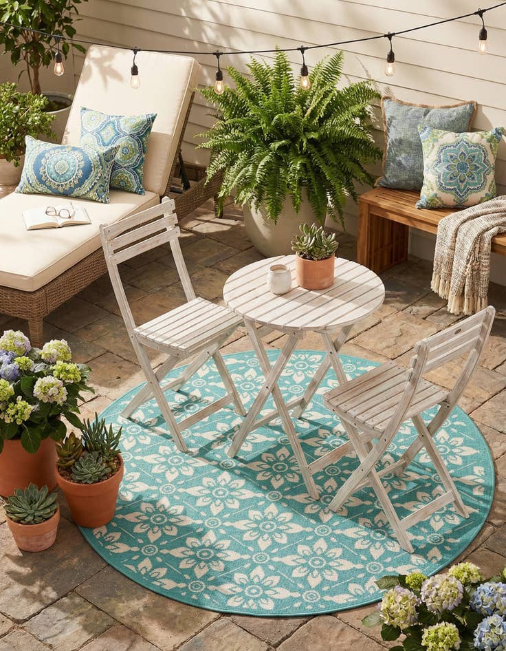 Detail image of 5' x 5'  Washable Trellis Indoor / Outdoor Round Rug