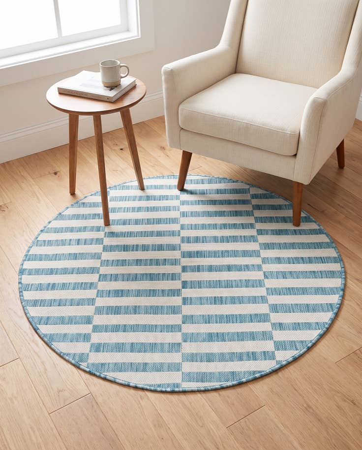 Detail image of 4' x 4' Easy-Clean Ribbon Indoor / Outdoor Round Rug