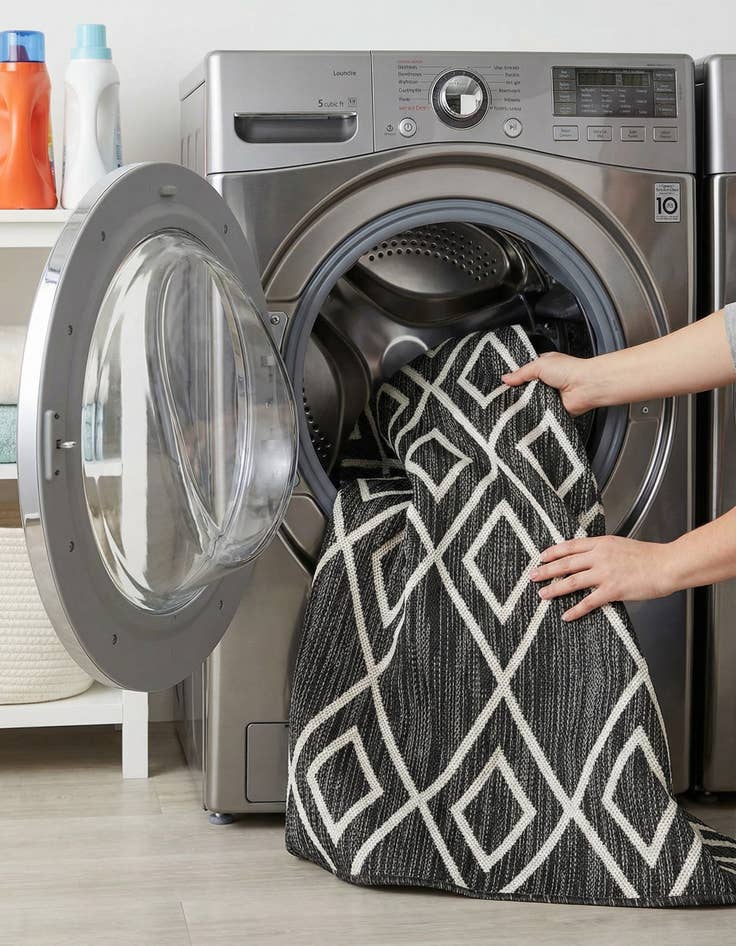 Detail image of 5' 3 x 8'  Washable Jill Zarin Turks and Caicos Indoor / Outdoor Rug