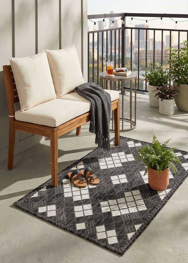 2' x 3' 1 Easy-Clean Modern Indoor / Outdoor Rug