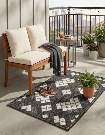 2' x 3' 1 Easy-Clean Modern Indoor / Outdoor Rug