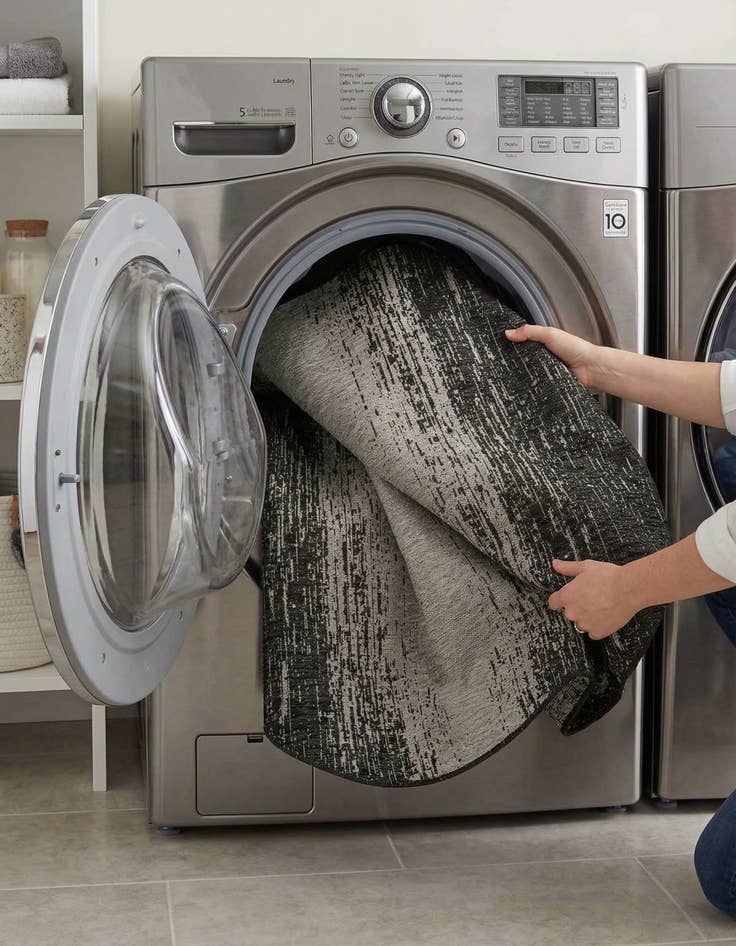 Detail image of 7' 10 x 7' 10  Washable Modern Indoor / Outdoor Round Rug