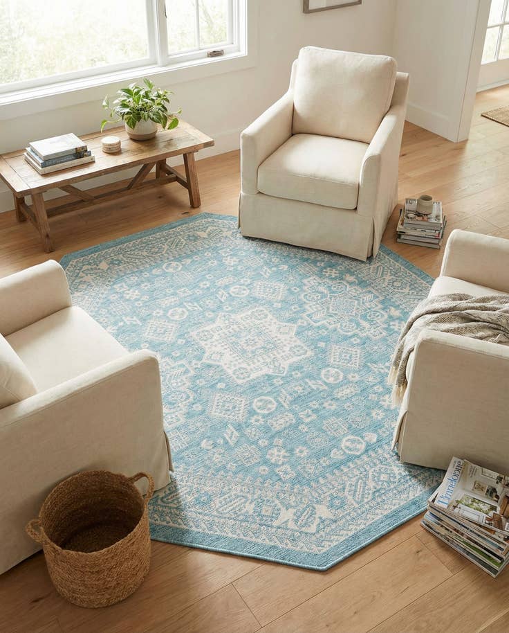 Detail image of 7' 10 x 7' 10 Easy-Clean Aztec Indoor / Outdoor Octagon Rug