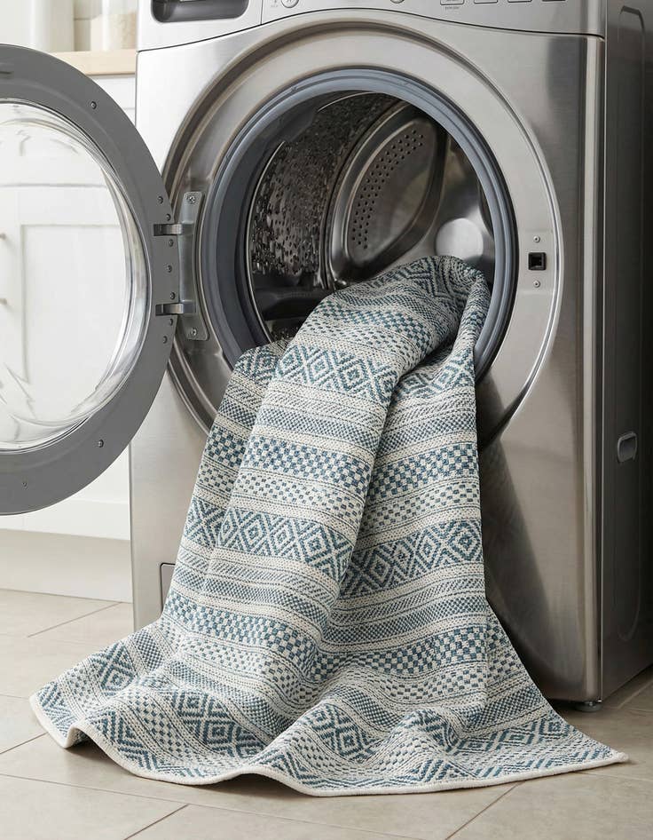 Detail image of 4' x 6'  Washable Striped Indoor / Outdoor Rug