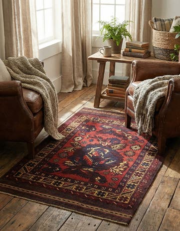2' 9 x 4' 6 Hand Knotted Sumak Wool Rug