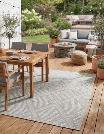 9' x 12' Easy-Clean Lattice Indoor / Outdoor Rug