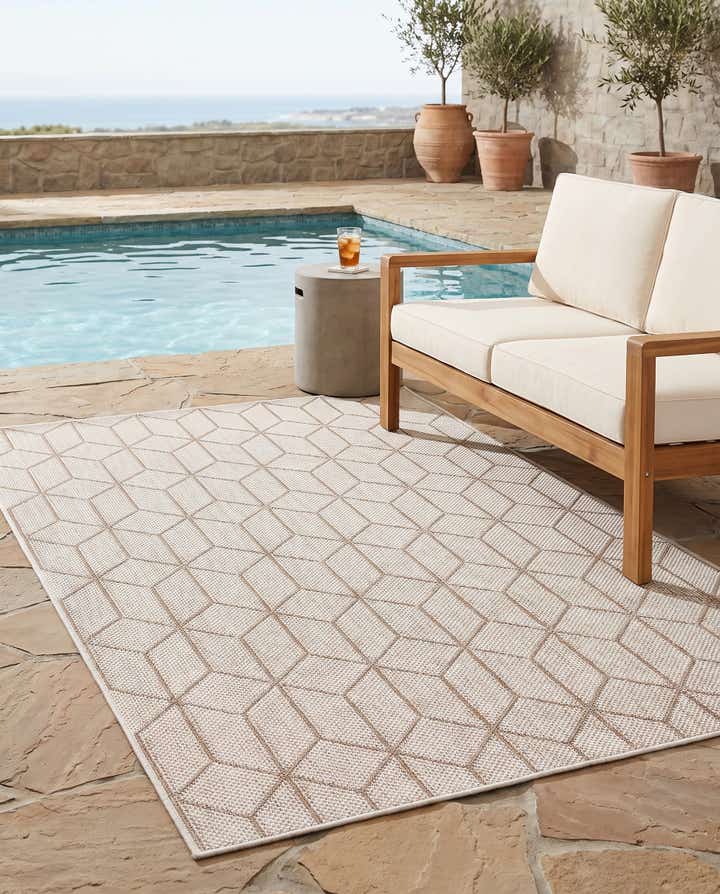 4' 1 x 6' 1 Easy-Clean Lattice Indoor / Outdoor Rug